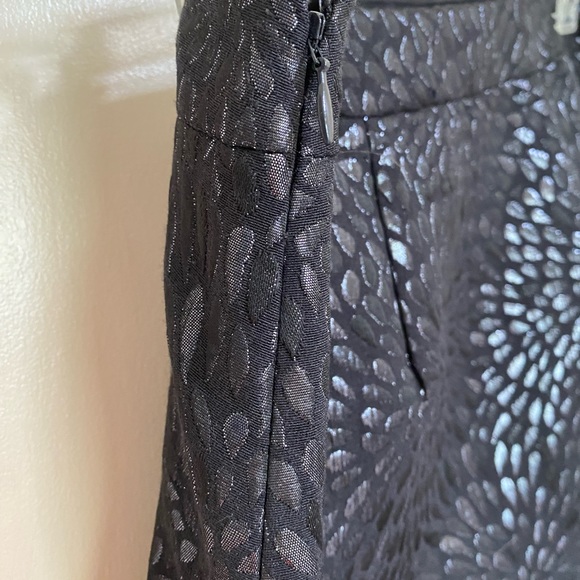 LOFT embossed pattern black shiny skirt size 8 - Picture 10 of 16